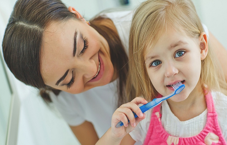 Children: 5 tips to take better care of small teeth